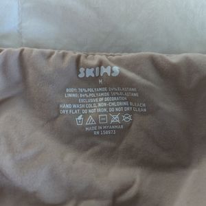 *NEW* SKIMS Bandeau Bra in Medium